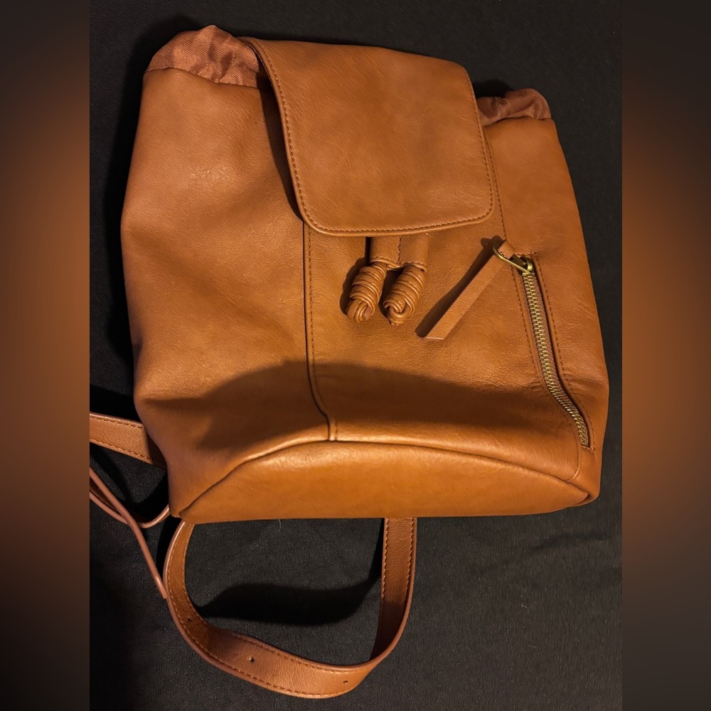 Universal thread brown backpack